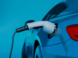 Borne electrique chargeant une voiture